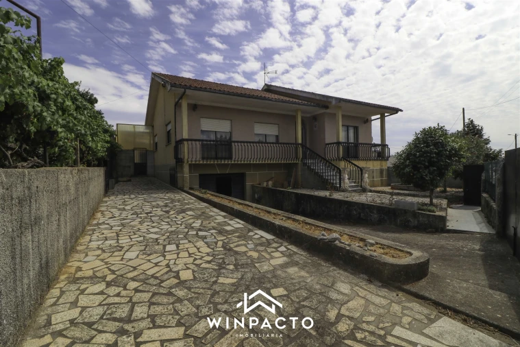 Moradia T4 para Venda em Senhorim Foto 50