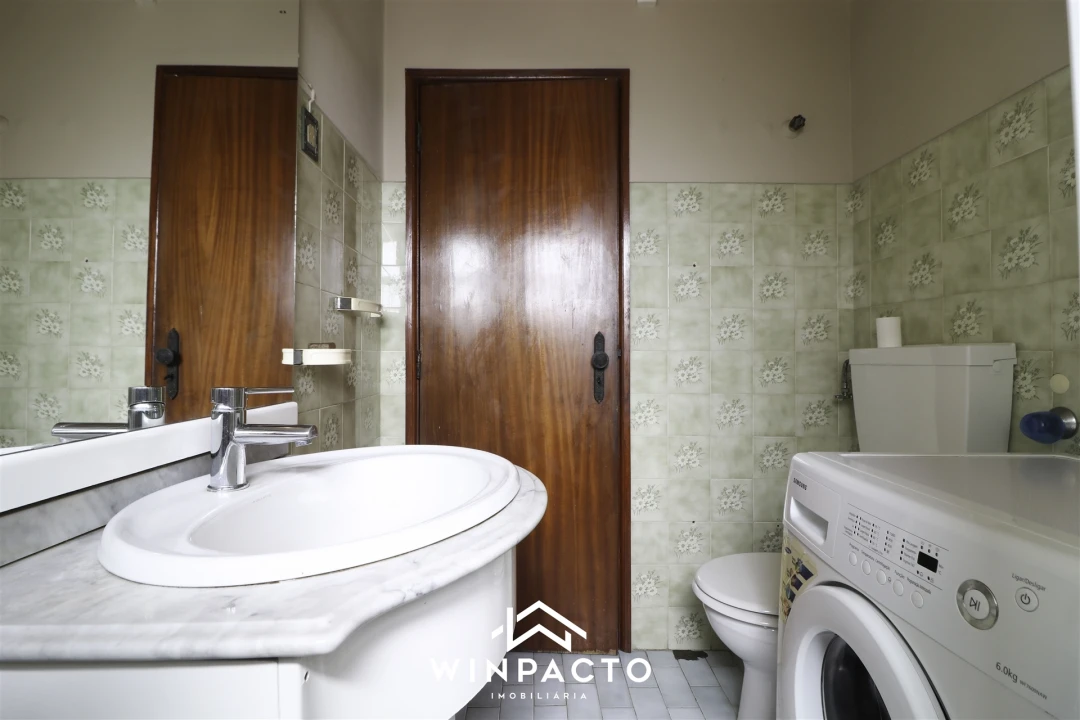 Moradia T4 para Venda em Senhorim Foto 38