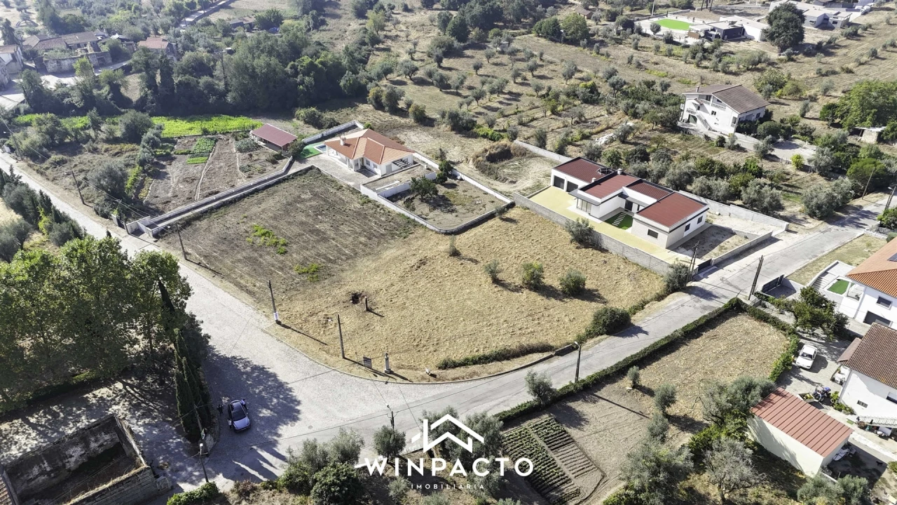 Terreno para Venda em Espinho Foto 3