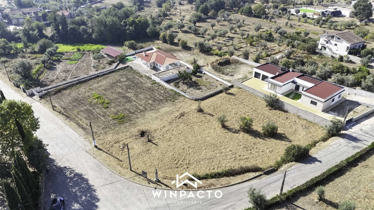 Terreno para Venda em Espinho Foto 2