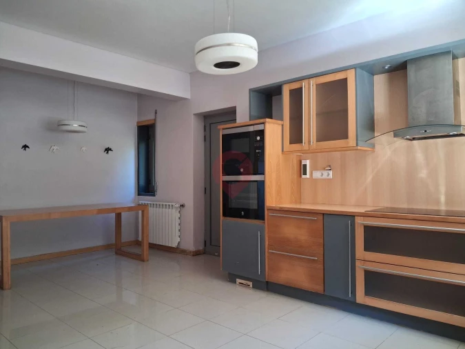 Moradia T5 para Venda em Troporiz e Lapela Foto 6