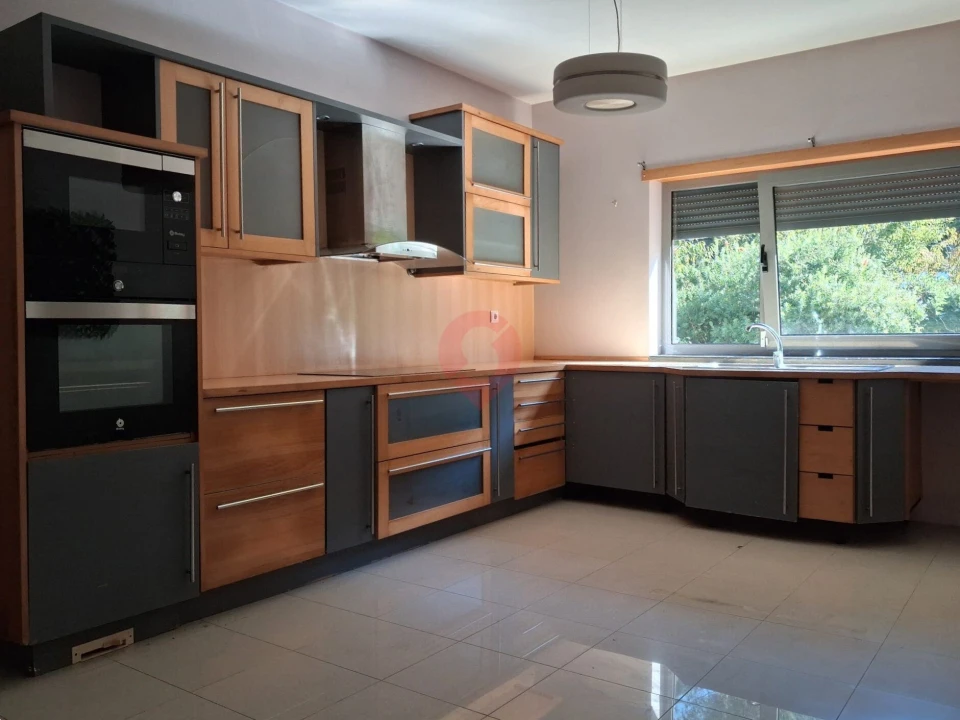 Moradia T5 para Venda em Troporiz e Lapela Foto 5