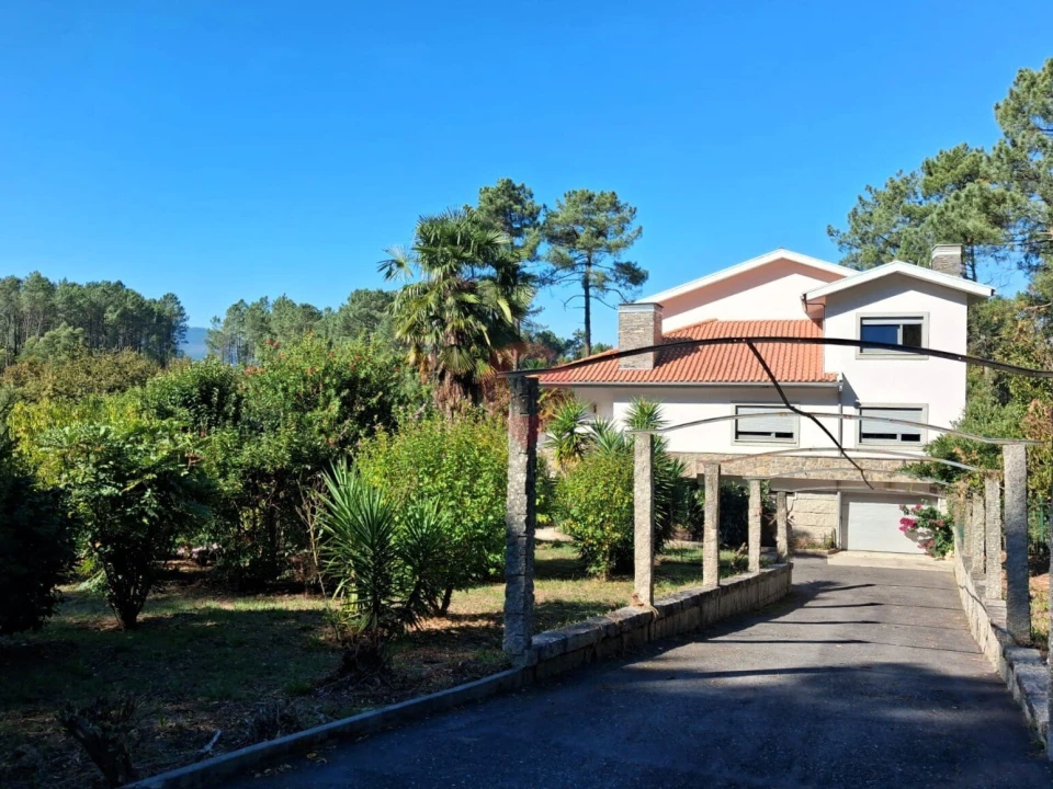 Moradia T5 para Venda em Troporiz e Lapela Foto 2