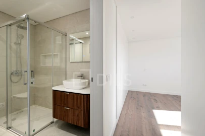 Apartamento T3 para Venda em Laranjeiro e Feijó