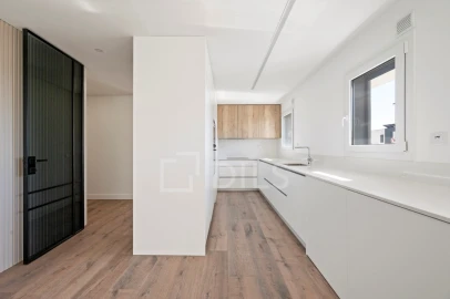 Apartamento T3 para Venda em Laranjeiro e Feijó