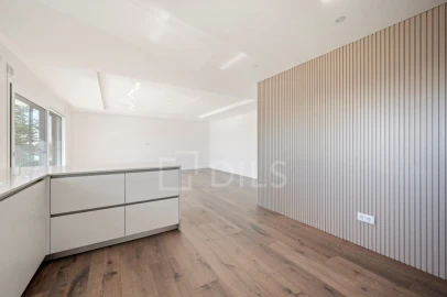 Apartamento T3 para Venda em Laranjeiro e Feijó