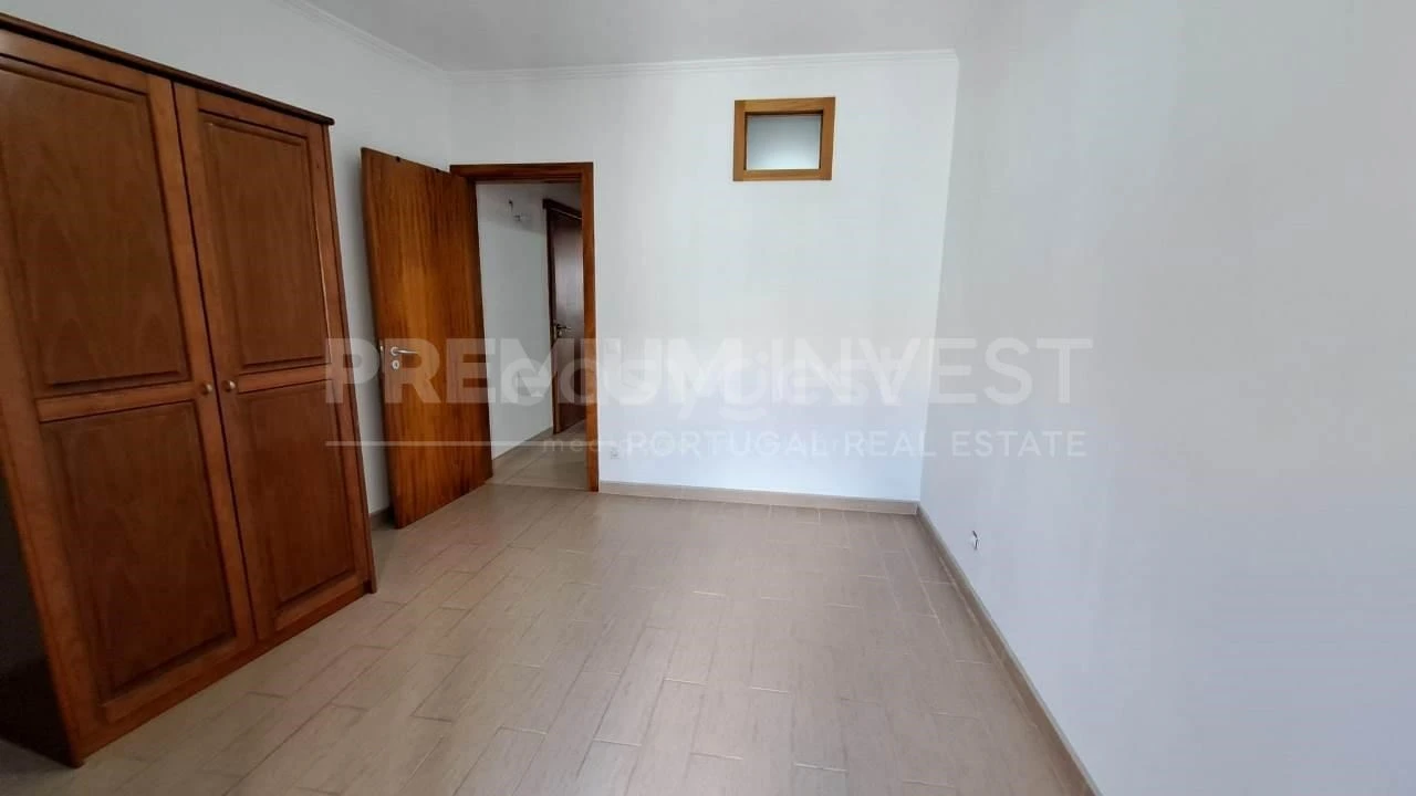 Moradia T2 para Venda em Angra (São Pedro) Foto 8