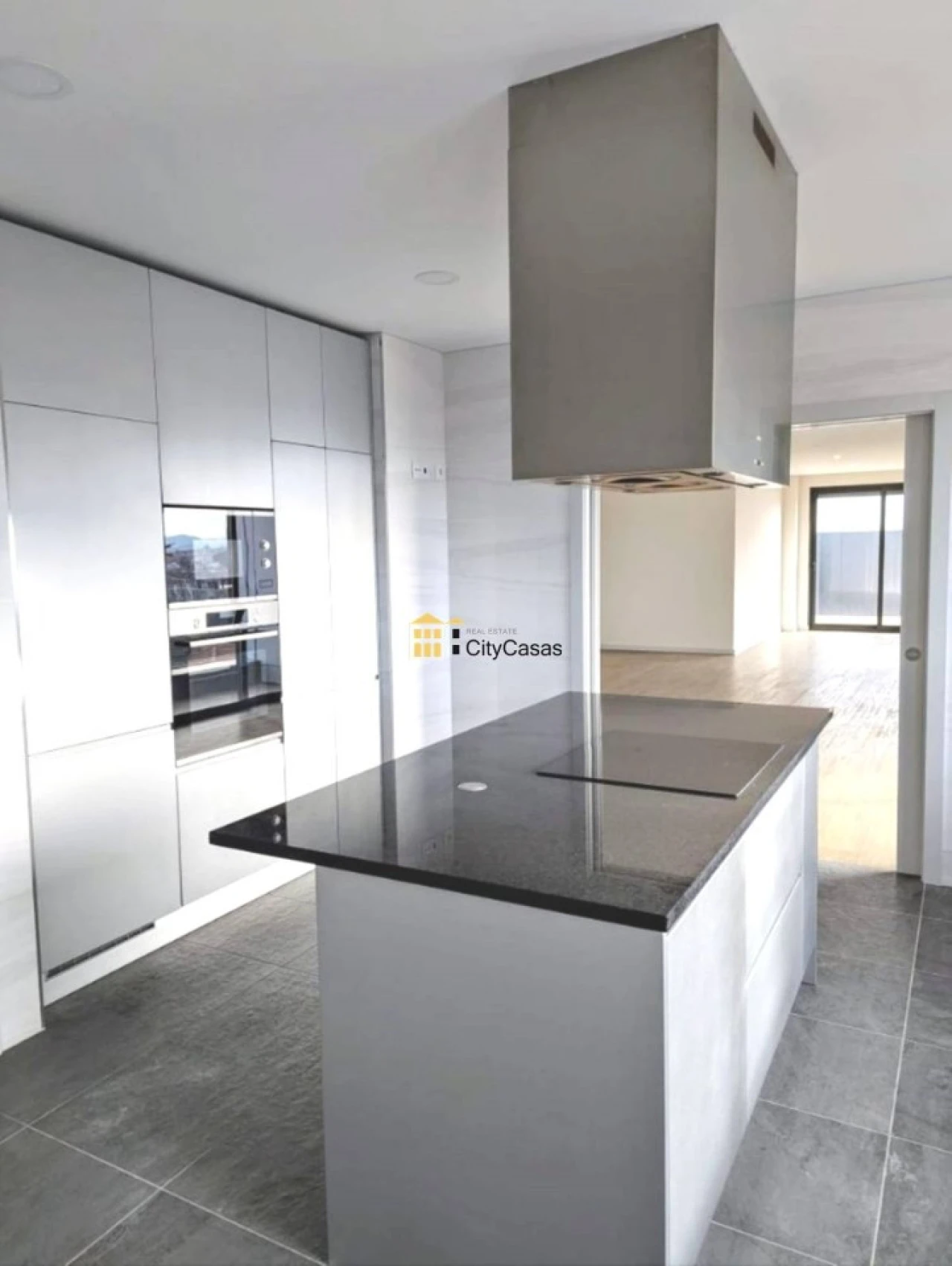 Apartamento T4 para Venda em Cedofeita, Santo Ildefonso, Sé, Miragaia, São Nicolau e Vitória Foto 1
