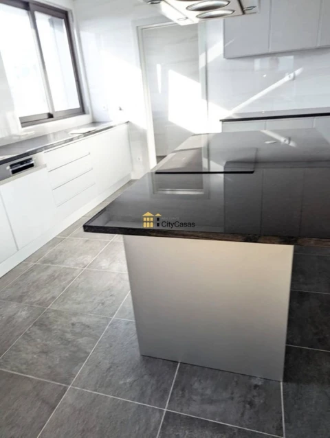 Apartamento T4 para Venda em Cedofeita, Santo Ildefonso, Sé, Miragaia, São Nicolau e Vitória