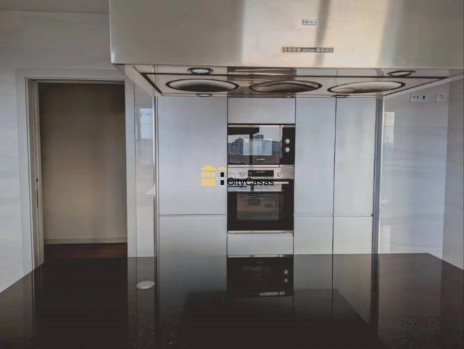 Apartamento T4 para Venda em Cedofeita, Santo Ildefonso, Sé, Miragaia, São Nicolau e Vitória Foto 2