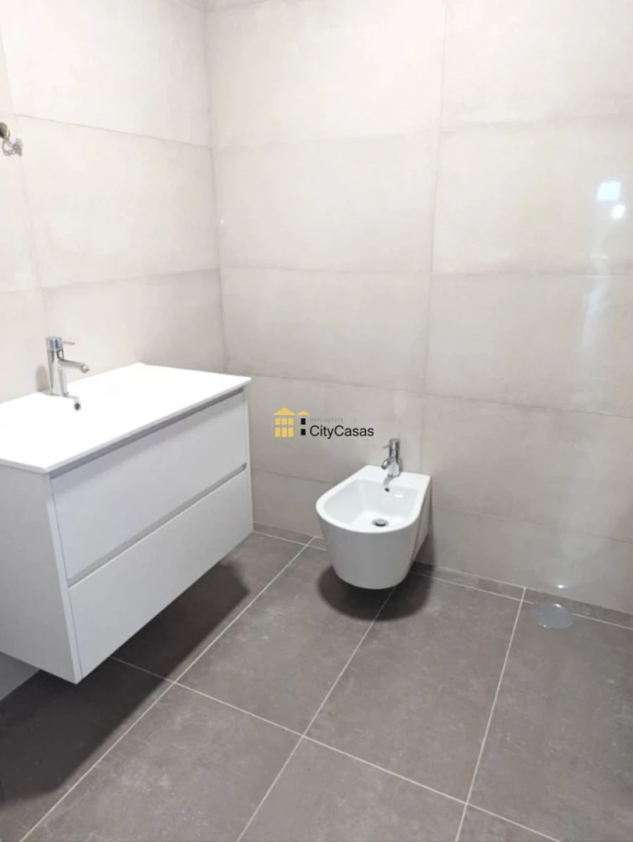 Apartamento T4 para Venda em Cedofeita, Santo Ildefonso, Sé, Miragaia, São Nicolau e Vitória Foto 20