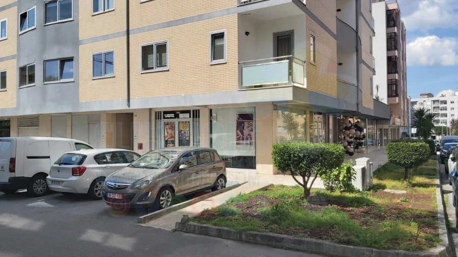 Garagem para Arrendamento em Nogueira, Fraião e Lamaçães Foto 9