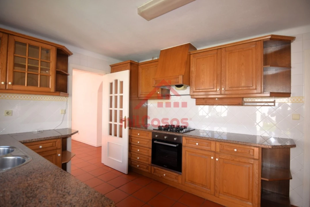 Moradia T3 para Venda em Carvoeira Foto 8