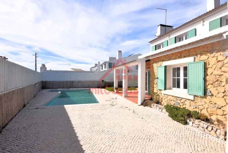 Moradia T3 para Venda em Carvoeira Foto 23