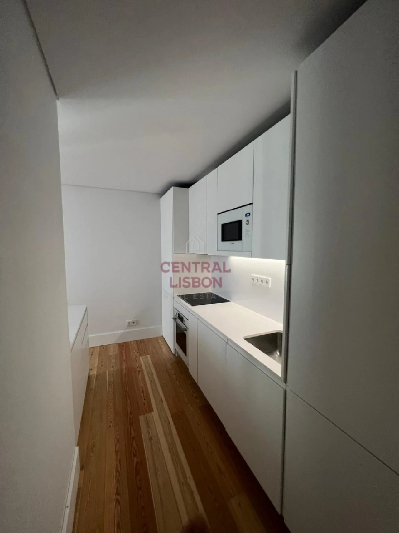 Apartamento T1 para Arrendamento em Santa Maria Maior Foto 10