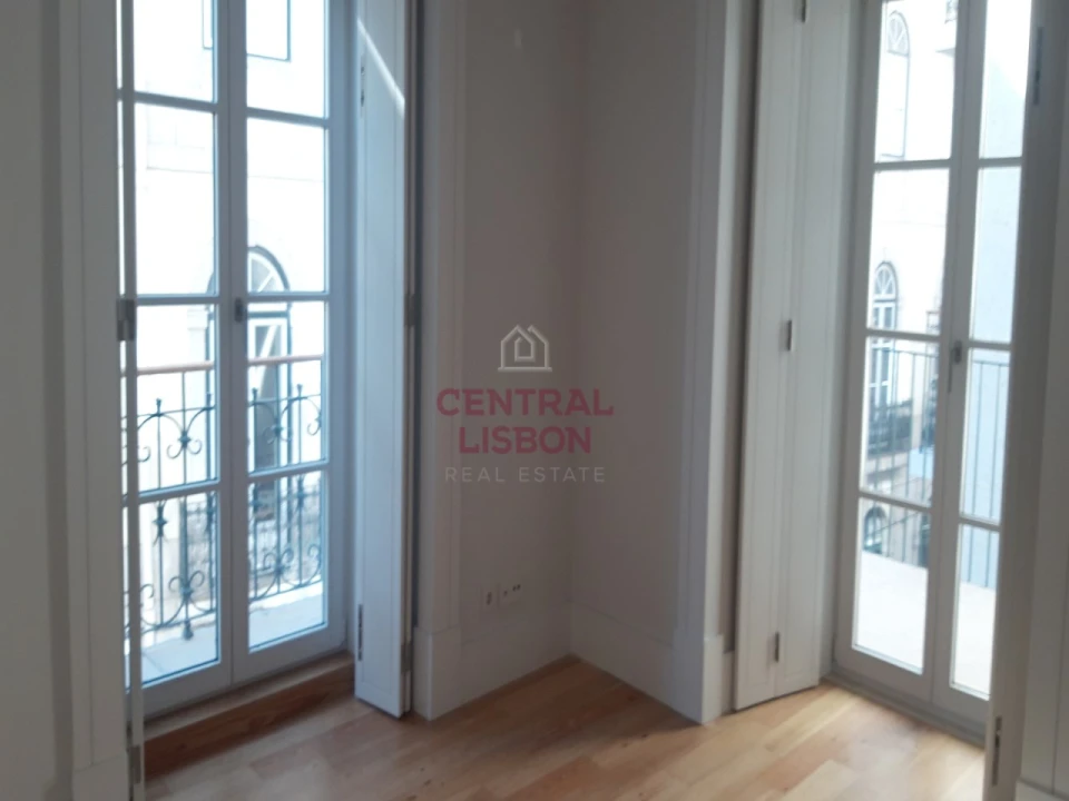 Apartamento T1 para Arrendamento em Santa Maria Maior Foto 17