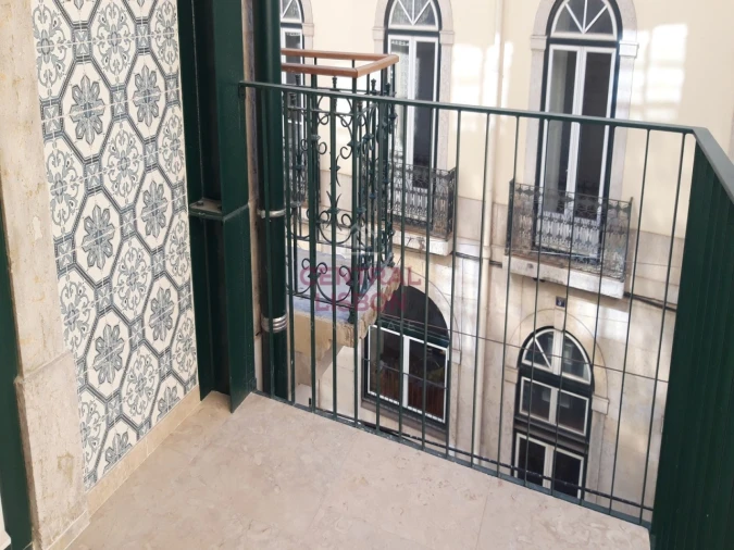 Apartamento T1 para Arrendamento em Santa Maria Maior Foto 7