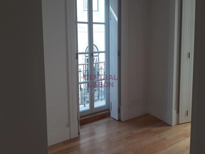 Apartamento T1 para Arrendamento em Santa Maria Maior Foto 18