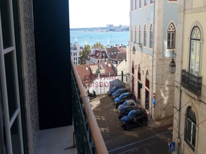 Apartamento T1 para Arrendamento em Santa Maria Maior Foto 5