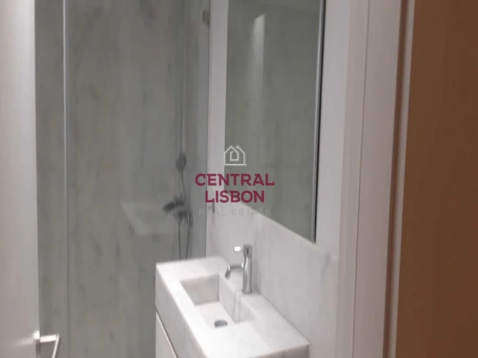 Apartamento T1 para Arrendamento em Santa Maria Maior Foto 16