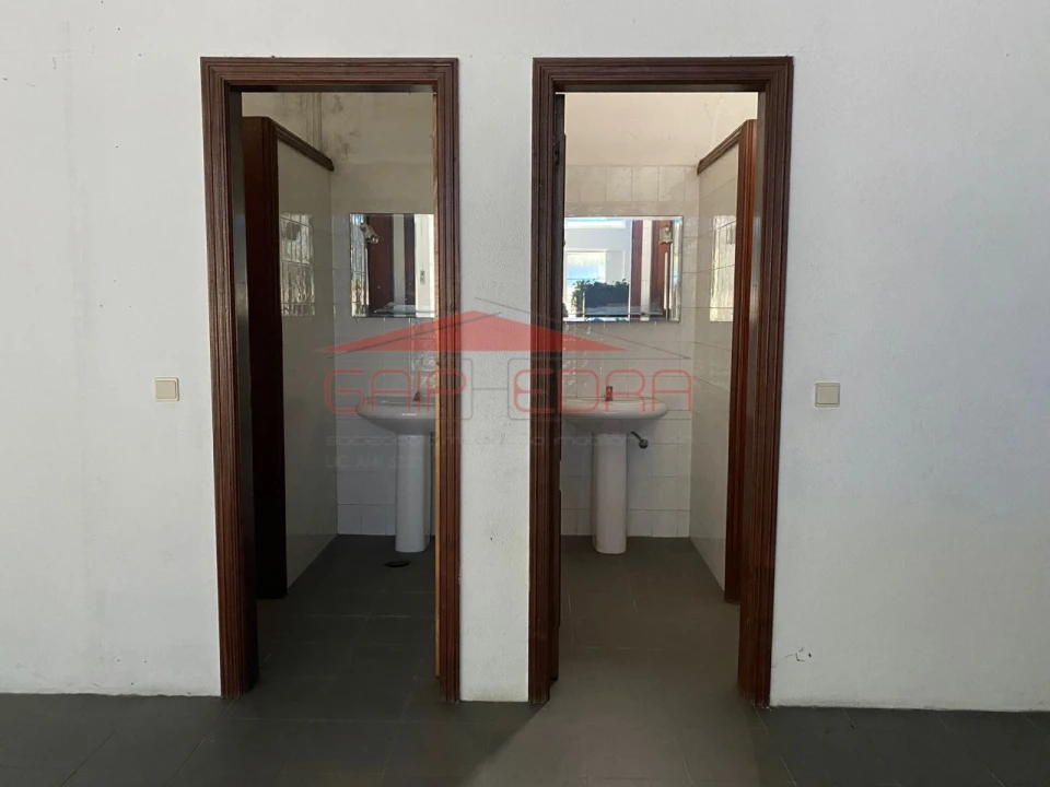 Loja para Venda em Santa Maria de Lamas Foto 11