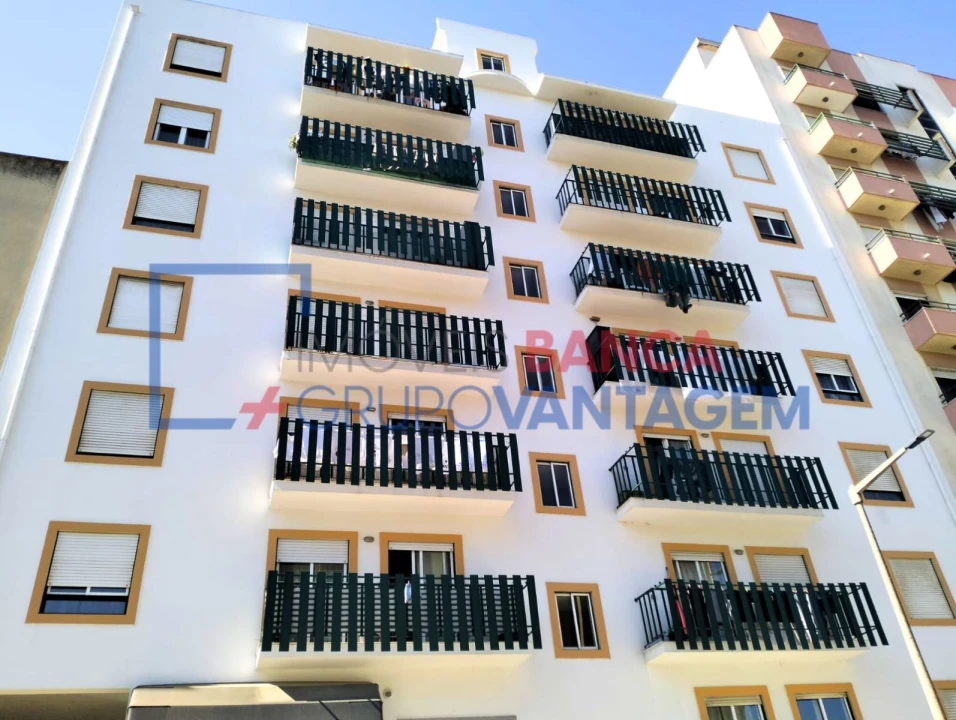 Apartamento T3 para Venda em Carregado e Cadafais Foto 3