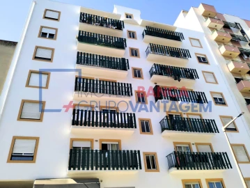 Apartamento T3 para Venda em Carregado e Cadafais