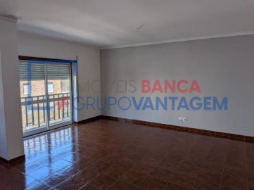 Apartamento T3 para Venda em Carregado e Cadafais