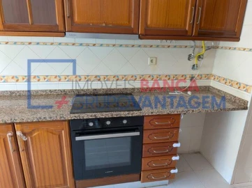 Apartamento T3 para Venda em Carregado e Cadafais