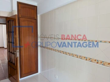 Apartamento T3 para Venda em Carregado e Cadafais
