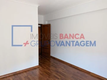 Apartamento T3 para Venda em Carregado e Cadafais