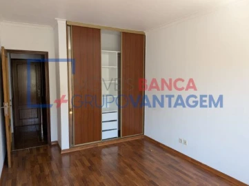 Apartamento T3 para Venda em Carregado e Cadafais