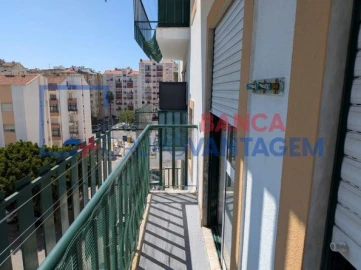 Apartamento T3 para Venda em Carregado e Cadafais