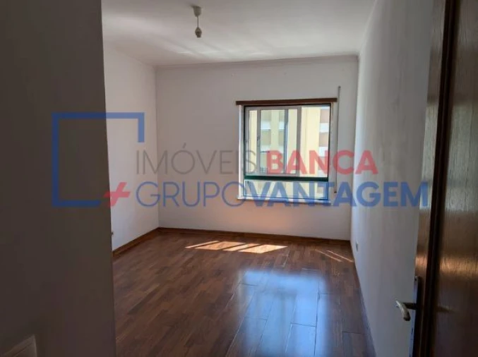 Apartamento T3 para Venda em Carregado e Cadafais Foto 19