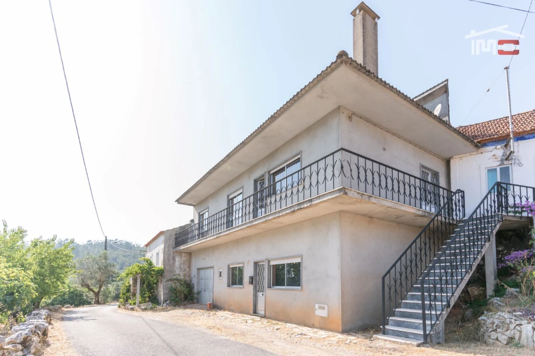 Moradia T3 para Venda em Alvados e Alcaria Foto 1