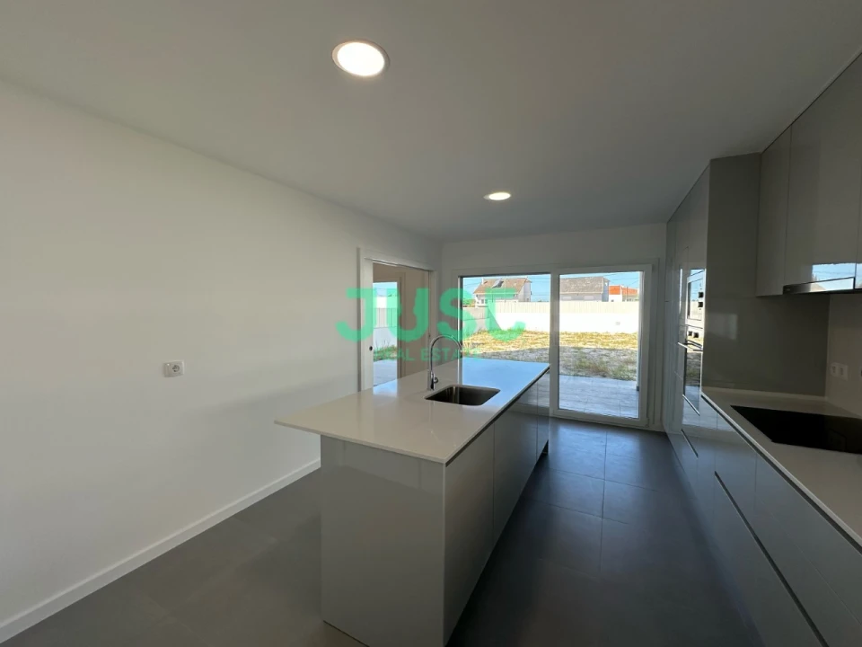 Moradia T4 para Venda em Fernao Ferro Foto 8