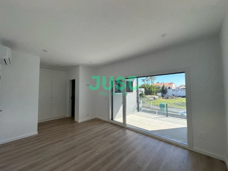 Moradia T4 para Venda em Fernao Ferro Foto 11