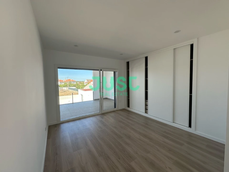 Moradia T4 para Venda em Fernao Ferro Foto 16