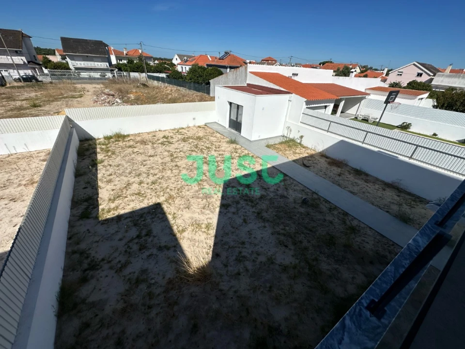 Moradia T4 para Venda em Fernao Ferro Foto 19