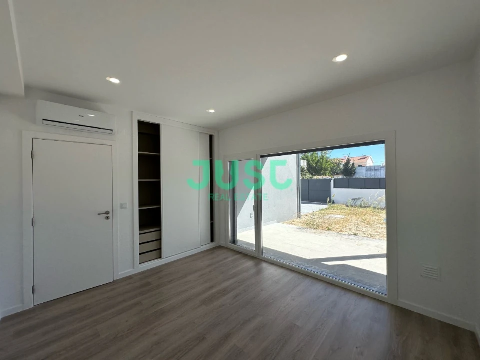 Moradia T4 para Venda em Fernao Ferro Foto 21