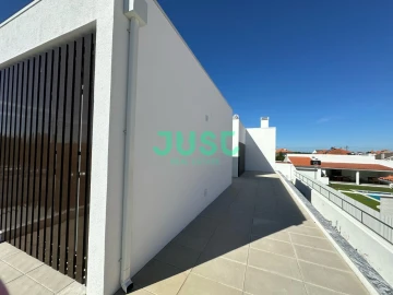 Moradia T4 para Venda em Fernao Ferro