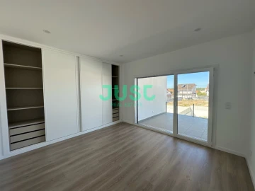 Moradia T4 para Venda em Fernao Ferro