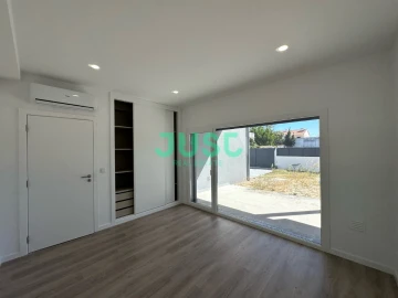 Moradia T4 para Venda em Fernao Ferro