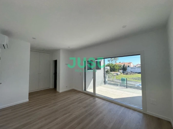 Moradia T4 para Venda em Fernao Ferro Foto 11