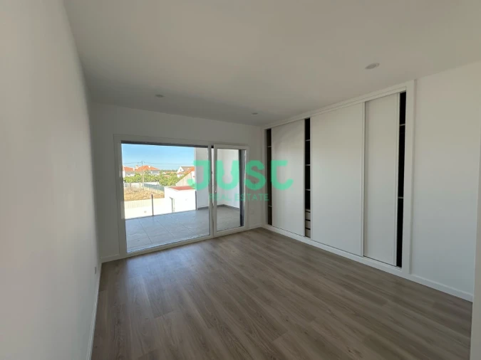 Moradia T4 para Venda em Fernao Ferro Foto 16