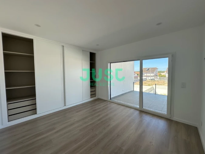 Moradia T4 para Venda em Fernao Ferro Foto 17