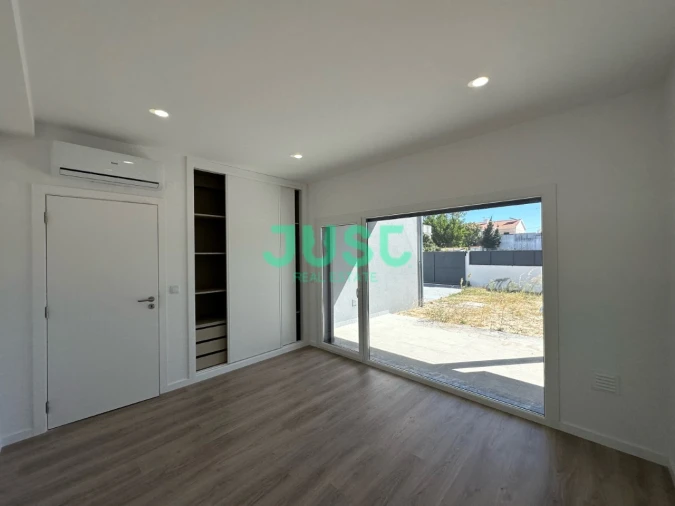 Moradia T4 para Venda em Fernao Ferro Foto 21
