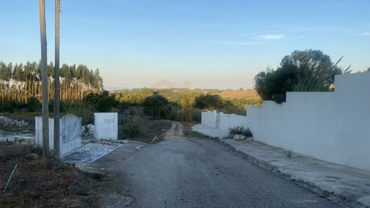 Terreno para Venda em Usseira Foto 2