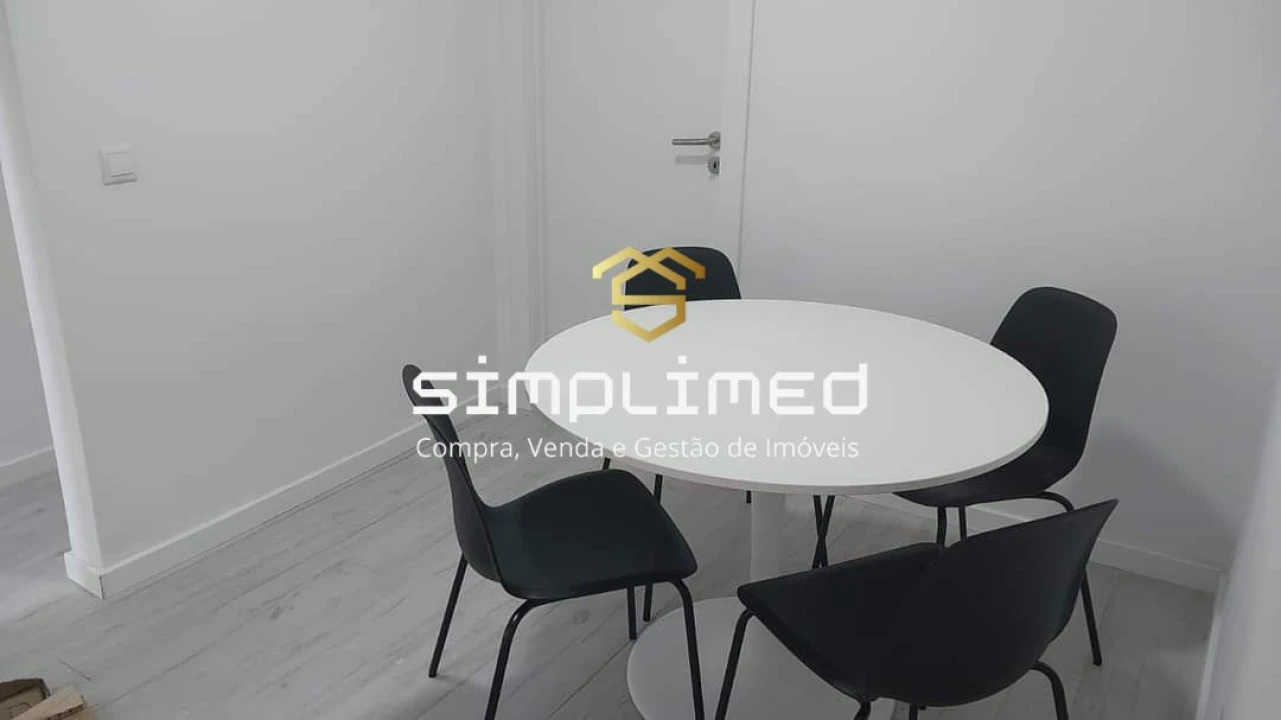 Moradia T4 para Venda em Ajuda Foto 5