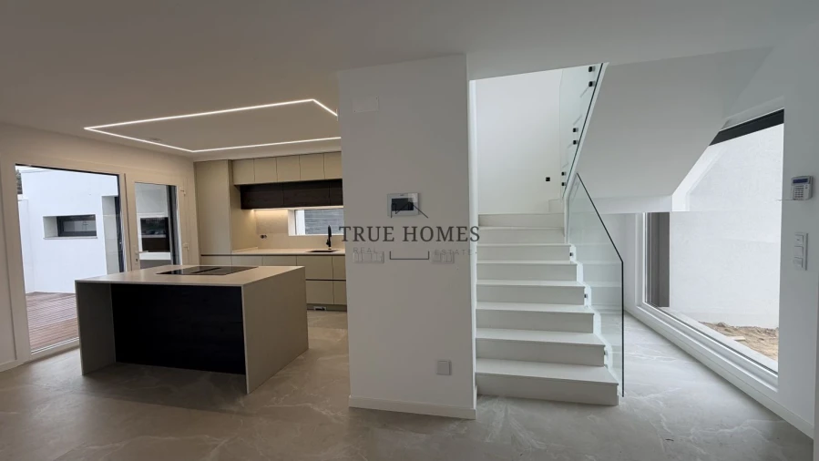 Moradia T4 para Venda em Charneca de Caparica e Sobreda Foto 6